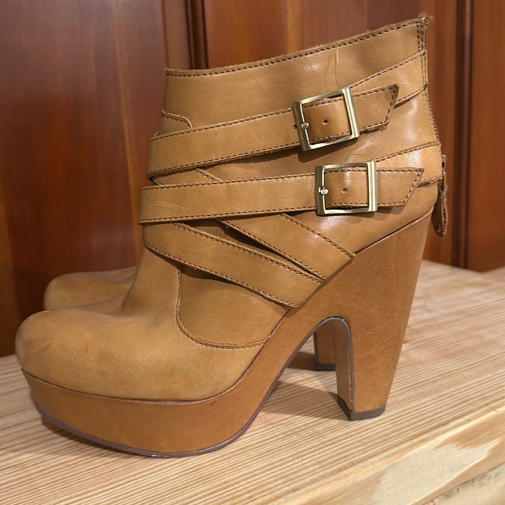 Seychelles Platform Back Zip boots
